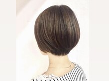 カットで作る洗練されたスタイル。魅力溢れるデザインで、ワンランク上の自分へ。