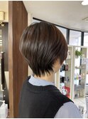 襟足シャギーで魅せる大人可愛いミニウルフショートボブ