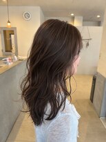 ニナル(Ninal)&nbsp;オリーブベージュでつくる、やわらかな透明感