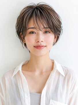 ビフィーノ リルネ(Bifino Rilune) 40代 白髪を活かす耳掛け透明感ショート