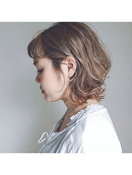 シロ(ciLo) ラフに動いたミディアムウルフ