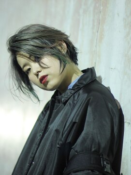 フォーム(FORM) ハンサムショートとシルバーヘア