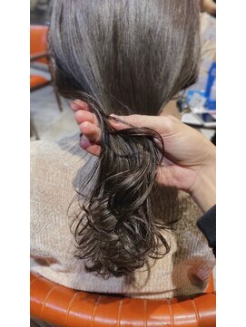 インス(ensue) 京都 艶カラー 透明感カラー オリーブグレージュ モテカラー中島