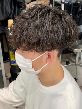 ウェイビーエフティフィフス 横浜西口(WAVEY ft.fifth) 波巻きスパイラルツイストスパイラルパーマツーブロックマッシュ