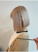 ハイトーンボブ×ホワイトブロンドベージュ