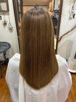 美容室 メザミー MESAMIES&nbsp;ブリーチカラーオリーブ系ロングサラツヤ髪毛先までまとまる