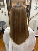 ブリーチカラーオリーブ系ロングサラツヤ髪毛先までまとまる