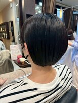美容室ヒラトヤ 仙北店 黒髪暗髪美シルエット横顔美人耳かけクールショート
