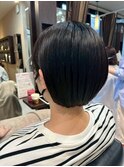 黒髪暗髪美シルエット横顔美人耳かけクールショート
