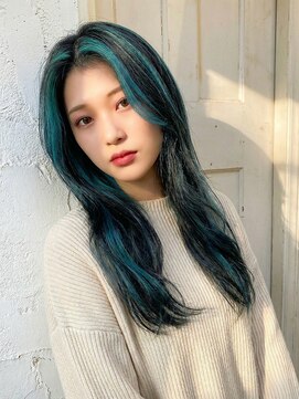 エノア 東京(ENORE) 黒髪に映える！緑のハイライトでトレンド感UP