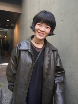 パーマを活かして秋冬おすすめなミニボブ