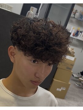 イーラ アメ村店(era) スペインカール　ツイストスパイラル眉カットメンズパーマ