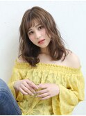 ショートバングの鎖骨ラインセミディ