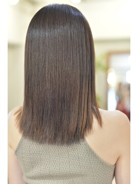 イリーブ(elieve) 滑らかな上品縮毛矯正で落ち着きのある大人かわいいスタイルへ