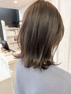 キャアリー(Caary) 福山美容院人気キャアリーぱつんと切りっぱなし外ハネグレージュ