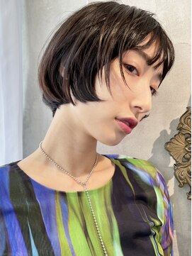 レティ(lety) ツヤツヤな質感で上質な前上がりショートボブ