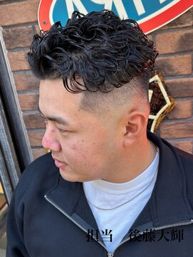 ムア(MUA) リバースパーマ　フェードカット　スキンフェード