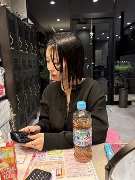 アチーブリス(achieve Liss) 切りっぱなしボブ小顔スッキリこなれヘア暗色系プツットカット