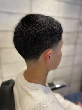 フランクスバーバー アンド ビアークラブ(FRANK'S BARBER and BEER CLUB) テーパーフェード