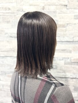 明るめ白髪染め×切りっぱなしボブ