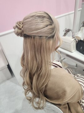 ホワイト 栄駅店(White) ハーフアップ♪
