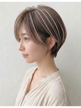 ブロッサム 東武練馬店(Blossom) 30代40代◎ハイライト白髪ぼかし小顔ひし形ショートボブ
