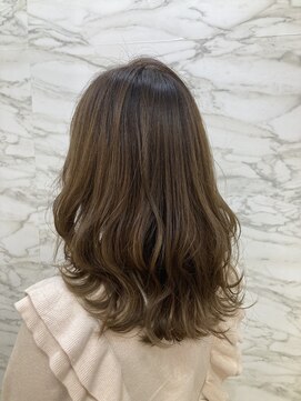 ティンク 藤沢店(Tink) ふんわり揺れるベージュカラーの優しいスタイル