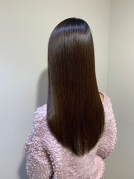 トッカ ヘアアンドトリートメント 難波店 ダークブラウン　さらさらストレート