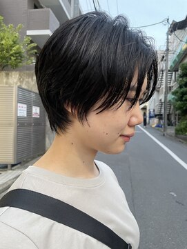 ロッソ 西荻窪(ROSSO) 重く見えすぎない黒髪なセンターパートショート。