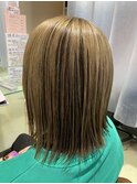 アンブレラカラー　ベージュ　ボブ