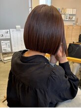 チハレ(chihale) 艶感引き立つストレートミニボブ