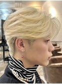 2ブリーチ抜きっぱなしフェザーショートホワイトブロンド