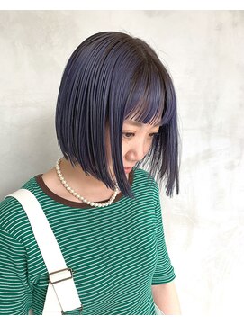 ニュイ(nuit) ブルーブラックの前下がりボブ