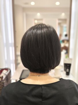 アンベリールフルー(EMBELLIR fleur) 大人の美バランスショートぼぶカットスタイル