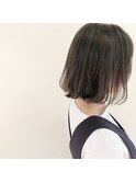 外ハネと内巻きのボブスタイル