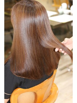 ヌードカラー(NUDE COLOR) 酸熱トリートメントでサラ艶ヘア