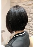 前下がりでシャープ見えるショートボブ♪