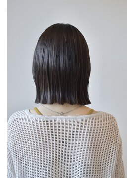 ユーミー(yume by aura) 【大人ボブ】ミニマム切りっぱなしボブ