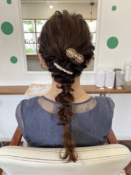 ヘアーアンドメイクアップモパ アレンジ