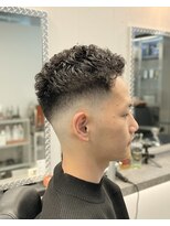 刈部倶楽舞&nbsp;パーマ風/アップバンク/フェード/　ビジネス/黒髪/２WAY