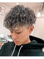 ヘアアンドフェイス ルースト(hair&face ROOST) “パーパススパイラル”“ブリーチハイライト”