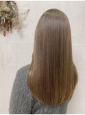 大人可愛いシルキーベージュカラー透け感ストレートロングヘア