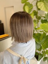 ギネス(Giness)&nbsp;ホワイトグレージュシアーグレージュボブ