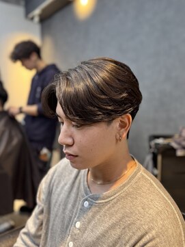 MEN’S HAIR/刈り上げセンターパート