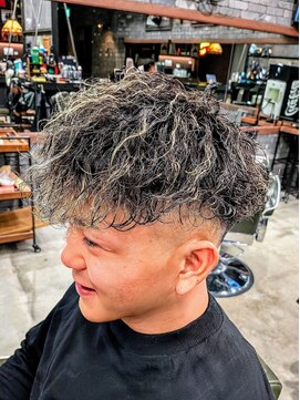 フォーコーナーズカットショップスリーセント 栄(FourCornersCutShop 3/cent) 【バロックパーマ】