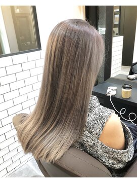 salon de MiLK 札幌大通店【サロン ド ミルク】 ストレートでも可愛いシルバーグレージュ