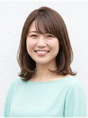 【30代】ナチュラル外ハネミディアムボブ×くびれシルエット