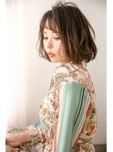 柔らかさのある大人っぽいツヤ感のボブミディ
