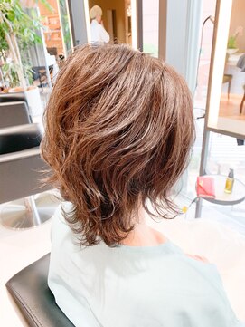 ユッカ エルア 武庫之荘南口(YUCCA elua) 【elua 角床】大人可愛いエレガントショート