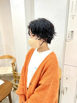 ヘアデザイン ソラ(Sola) 無造作ハンサムショートパーマ×黒髪暗髪寒色系カラーこなれヘア